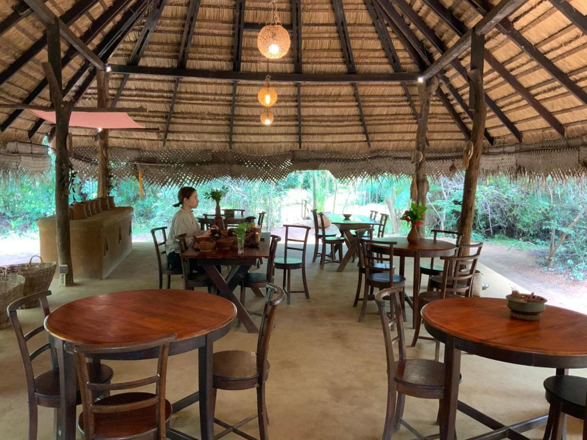 Hotel Athreya Ayurveda Ashram à Habarana Extérieur photo