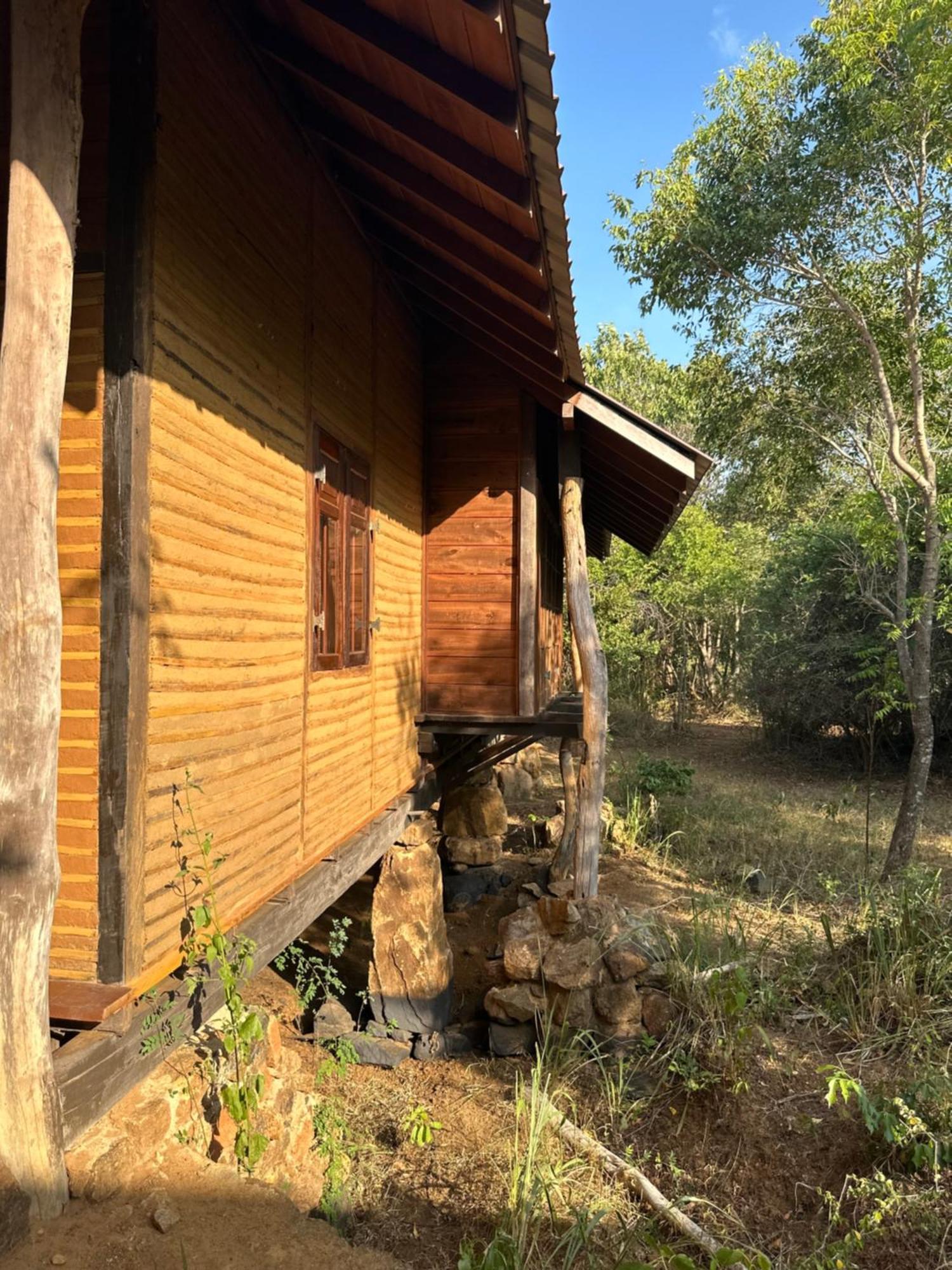 Hotel Athreya Ayurveda Ashram à Habarana Extérieur photo