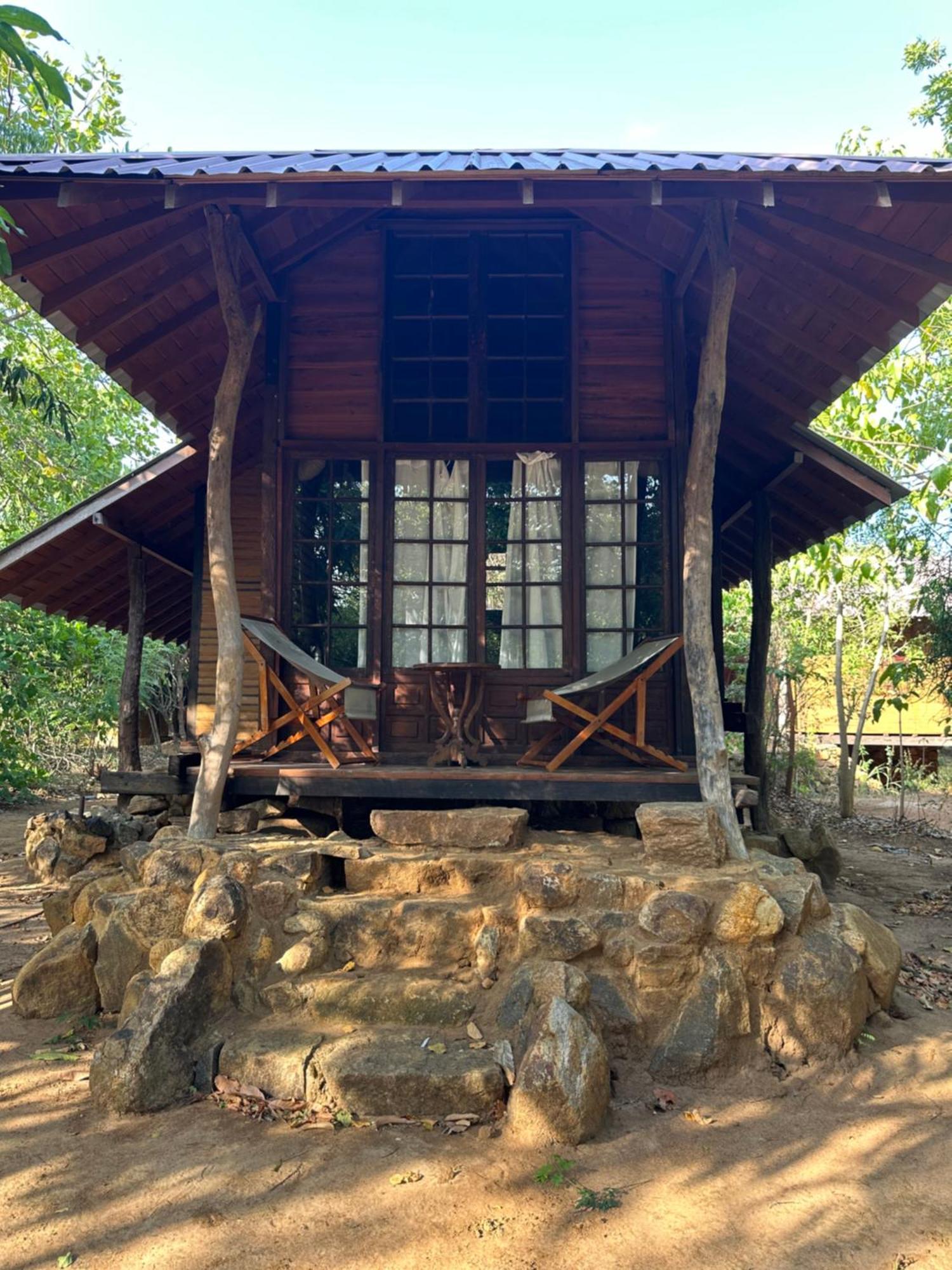 Hotel Athreya Ayurveda Ashram à Habarana Extérieur photo