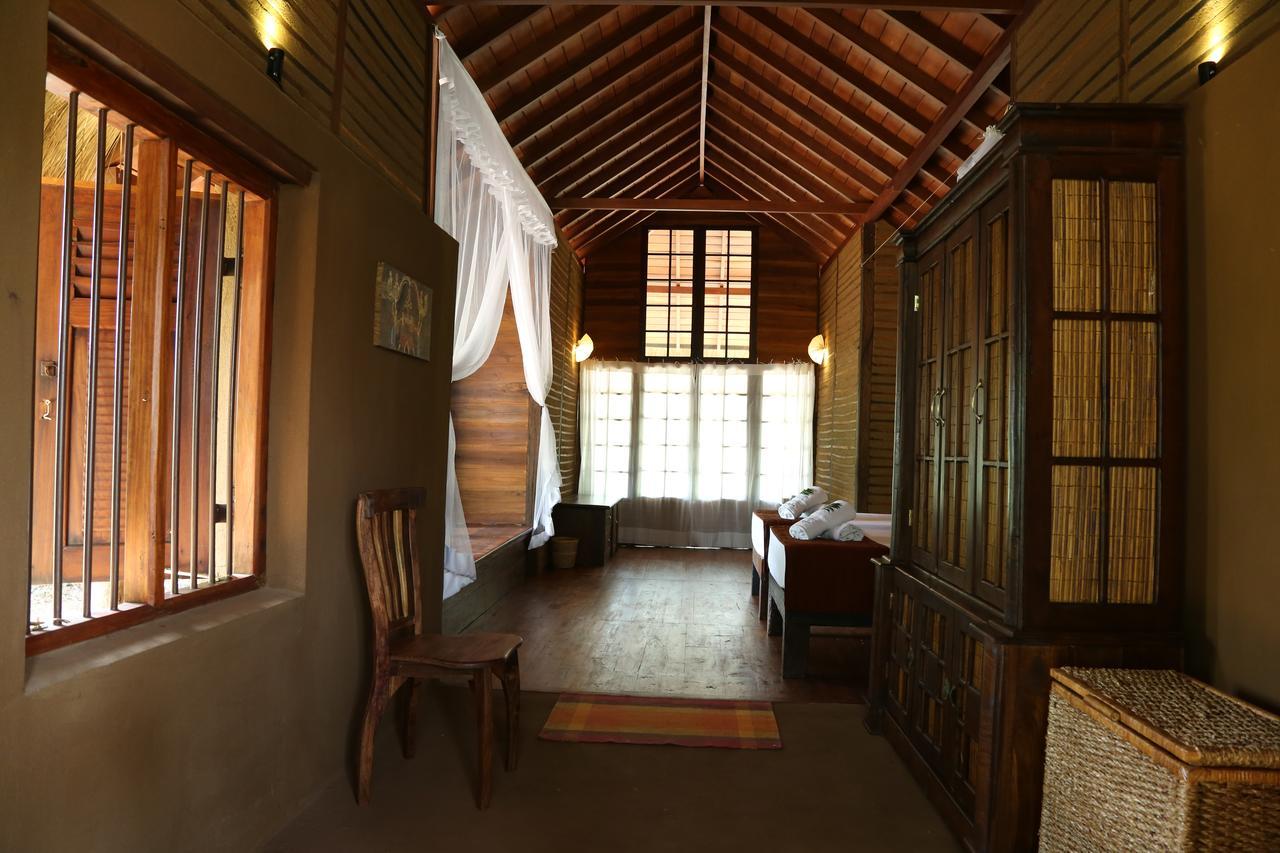 Hotel Athreya Ayurveda Ashram à Habarana Extérieur photo