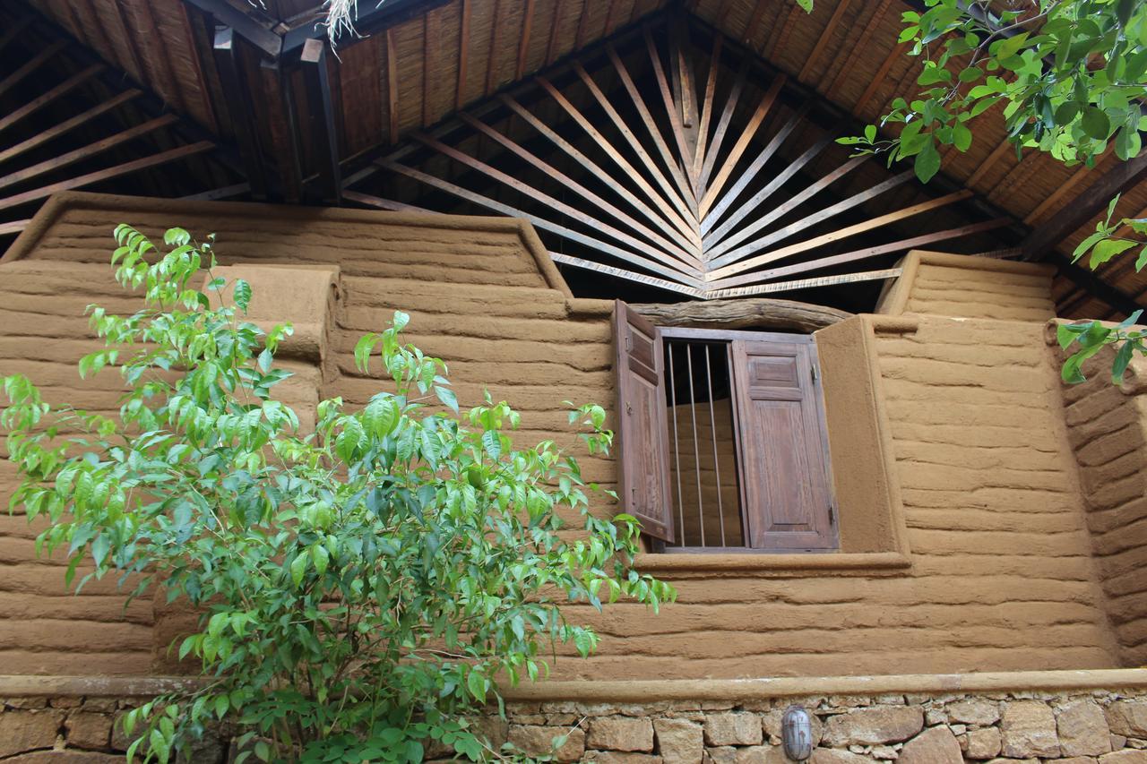 Hotel Athreya Ayurveda Ashram à Habarana Extérieur photo