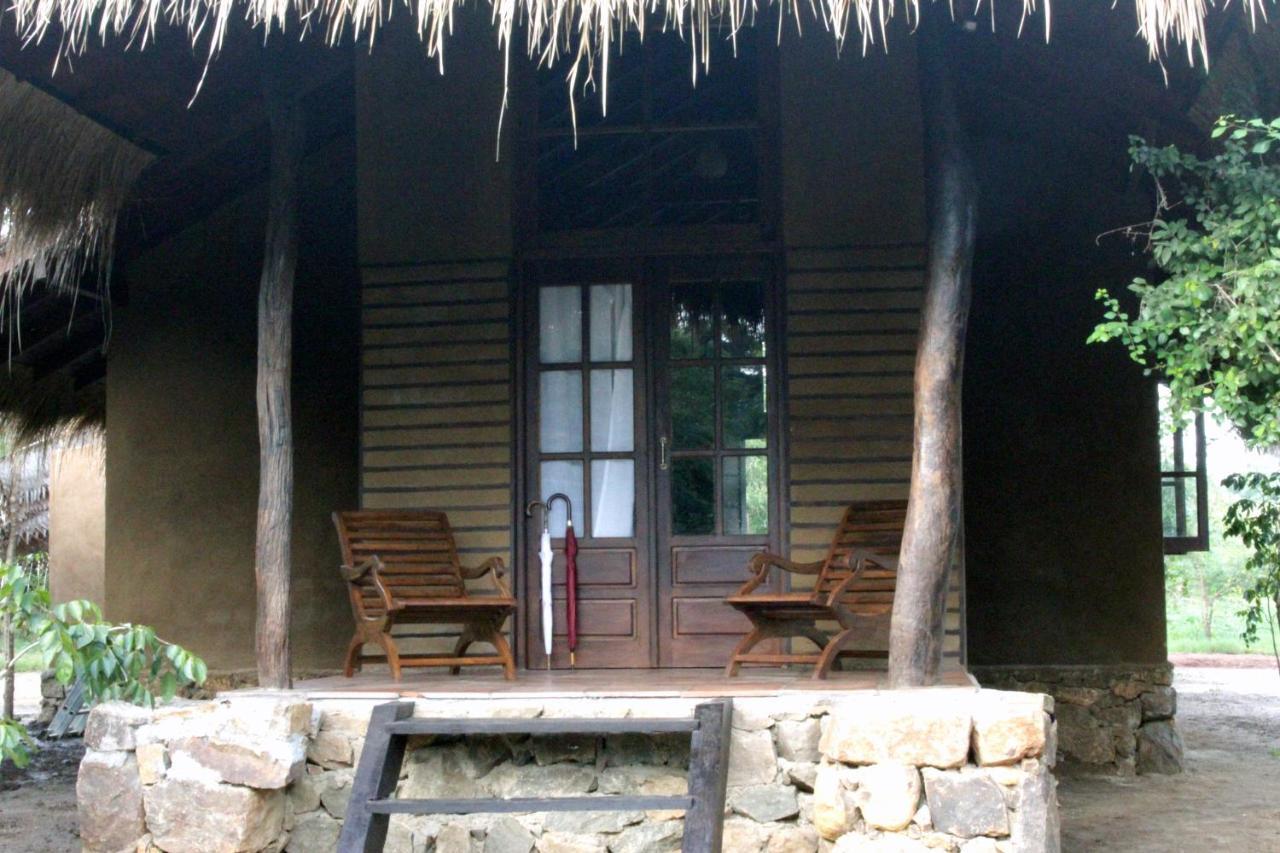 Hotel Athreya Ayurveda Ashram à Habarana Extérieur photo