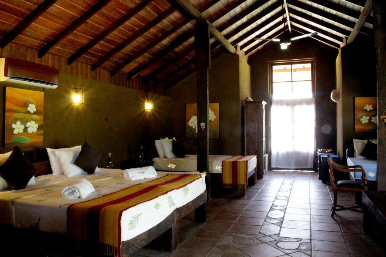 Hotel Athreya Ayurveda Ashram à Habarana Extérieur photo