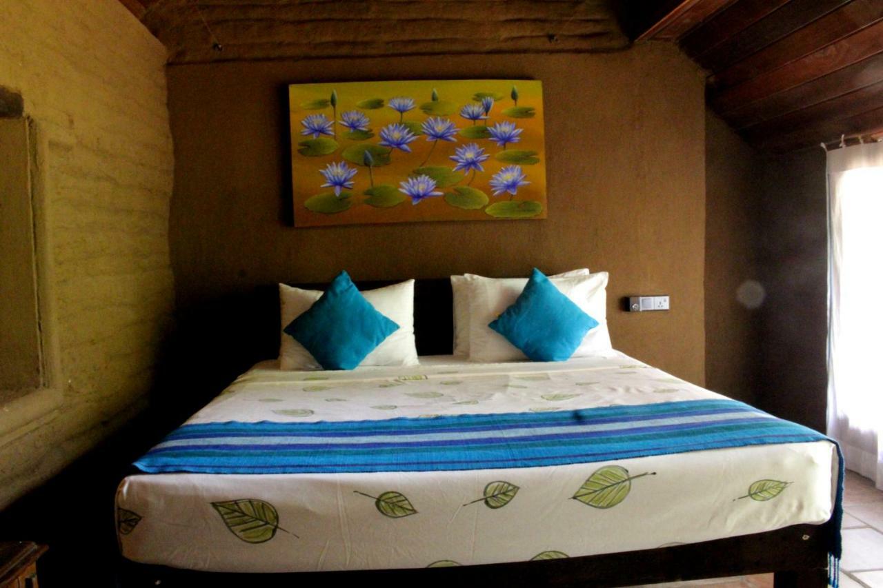 Hotel Athreya Ayurveda Ashram à Habarana Extérieur photo